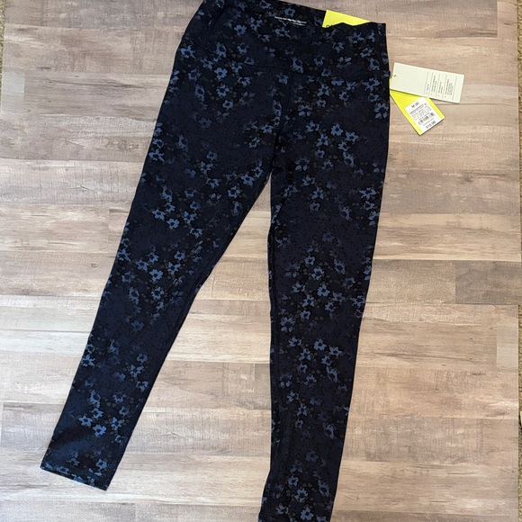 All in Motion Blue Floral Leggings - Picture 5 of 5